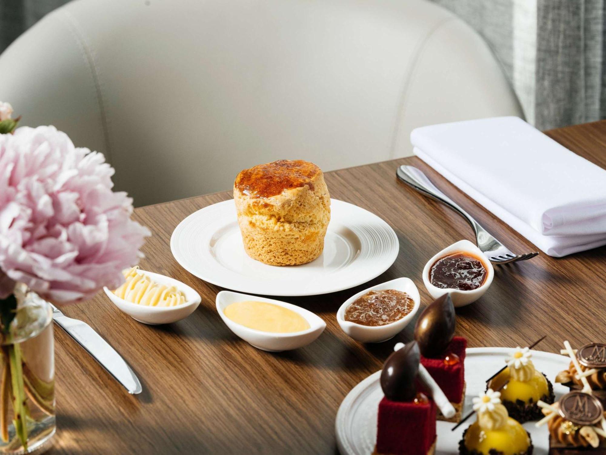 Hotel Chadstone Melbourne Mgallery Collection Екстер'єр фото A selection of desserts