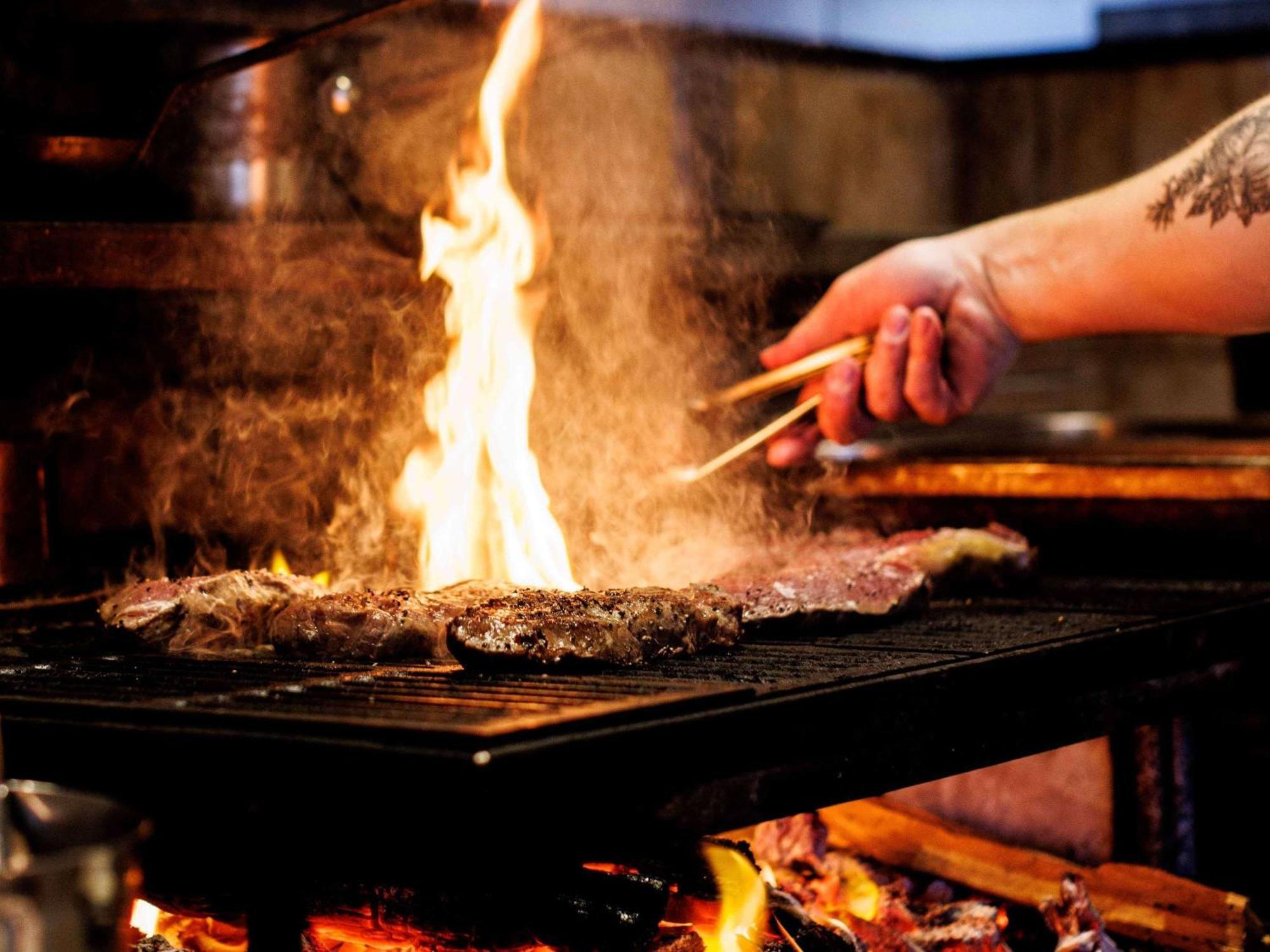 Hotel Chadstone Melbourne Mgallery Collection Екстер'єр фото Cooking with a flaming broiler